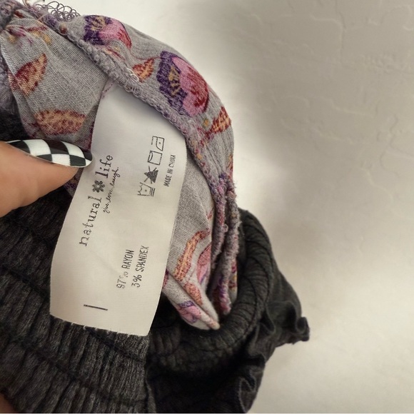 Natural Life Sedona Jumpsuit Grey Plum Tulips Smocked Floral - Picture 8 of 9